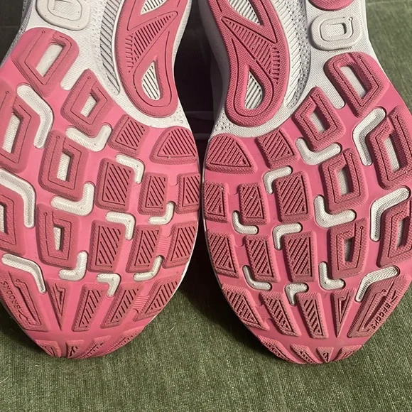 Brooks Adrenaline WORN ONCE 24 GTS 9.5 Women's grey Pink Running Shoes stability - Picture 8 of 9